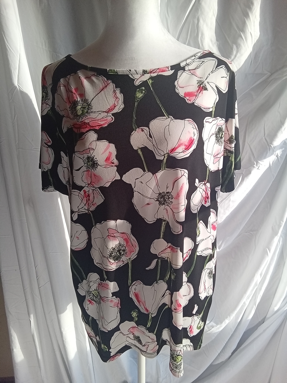 Cable & Gage Black Floral Short Sleeve Blouse with Pink Accents L